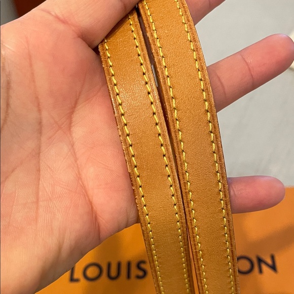 Louis Vuitton Brown Leather Strap with Gold Hardware - Picture 4 of 10